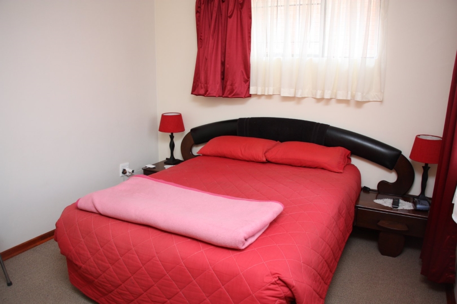 2 Bedroom Property for Sale in Langenhovenpark Free State